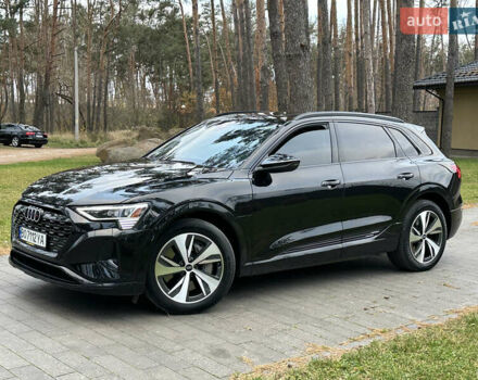 Чорний Ауді Q8 e-tron, об'ємом двигуна 0 л та пробігом 16 тис. км за 48500 $, фото 5 на Automoto.ua