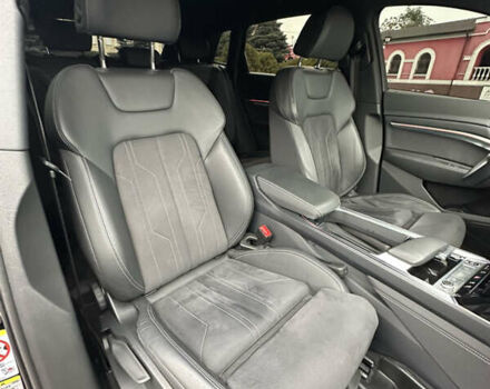 Чорний Ауді Q8 e-tron, об'ємом двигуна 0 л та пробігом 25 тис. км за 54000 $, фото 27 на Automoto.ua