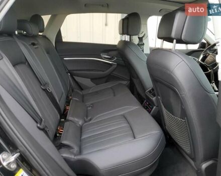 Чорний Ауді Q8 e-tron, об'ємом двигуна 0 л та пробігом 16 тис. км за 34000 $, фото 10 на Automoto.ua