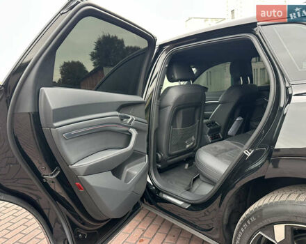 Чорний Ауді Q8 e-tron, об'ємом двигуна 0 л та пробігом 25 тис. км за 54000 $, фото 19 на Automoto.ua