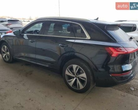 Чорний Ауді Q8 e-tron, об'ємом двигуна 0 л та пробігом 16 тис. км за 34000 $, фото 1 на Automoto.ua