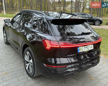 Чорний Ауді Q8 e-tron, об'ємом двигуна 0 л та пробігом 16 тис. км за 48500 $, фото 44 на Automoto.ua