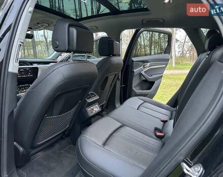 Чорний Ауді Q8 e-tron, об'ємом двигуна 0 л та пробігом 16 тис. км за 48500 $, фото 66 на Automoto.ua