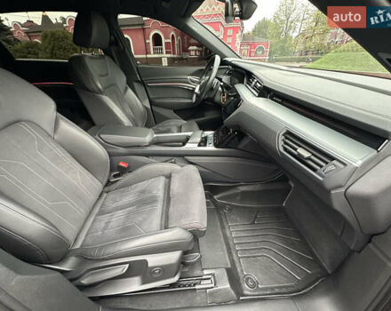 Чорний Ауді Q8 e-tron, об'ємом двигуна 0 л та пробігом 25 тис. км за 54000 $, фото 24 на Automoto.ua