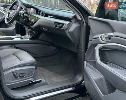 Чорний Ауді Q8 e-tron, об'ємом двигуна 0 л та пробігом 16 тис. км за 48500 $, фото 47 на Automoto.ua