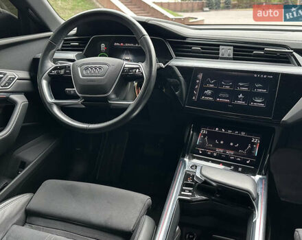 Чорний Ауді Q8 e-tron, об'ємом двигуна 0 л та пробігом 25 тис. км за 54000 $, фото 33 на Automoto.ua