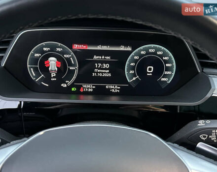 Чорний Ауді Q8 e-tron, об'ємом двигуна 0 л та пробігом 16 тис. км за 48500 $, фото 85 на Automoto.ua