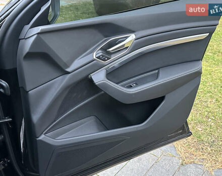 Чорний Ауді Q8 e-tron, об'ємом двигуна 0 л та пробігом 16 тис. км за 48500 $, фото 54 на Automoto.ua