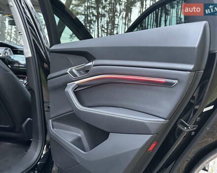 Чорний Ауді Q8 e-tron, об'ємом двигуна 0 л та пробігом 16 тис. км за 48500 $, фото 57 на Automoto.ua