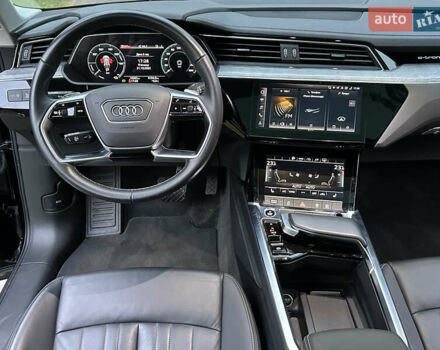 Чорний Ауді Q8 e-tron, об'ємом двигуна 0 л та пробігом 16 тис. км за 48500 $, фото 71 на Automoto.ua