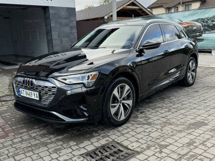 Черный Ауди Q8 e-tron, объемом двигателя 0 л и пробегом 26 тыс. км за 49900 $, фото 1 на Automoto.ua