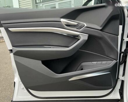 Ауди Q8 e-tron, объемом двигателя 0 л и пробегом 1 тыс. км за 60900 $, фото 12 на Automoto.ua