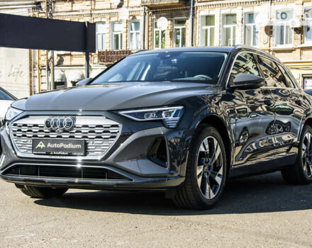 Сірий Ауді Q8 e-tron, об'ємом двигуна 0 л та пробігом 2 тис. км за 84999 $, фото 9 на Automoto.ua