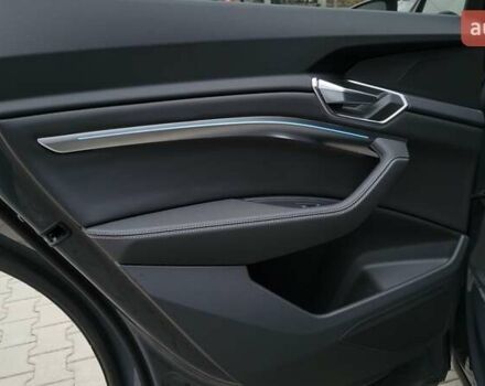 Сірий Ауді Q8 e-tron, об'ємом двигуна 0 л та пробігом 34 тис. км за 65000 $, фото 25 на Automoto.ua