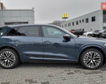 Сірий Ауді Q8 e-tron, об'ємом двигуна 0 л та пробігом 21 тис. км за 48500 $, фото 2 на Automoto.ua