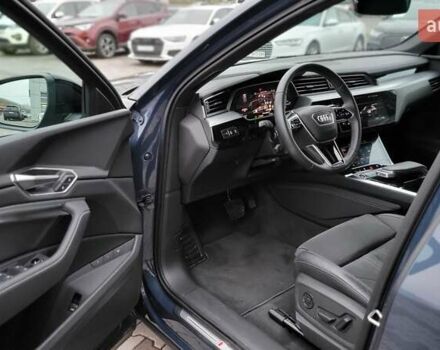 Сірий Ауді Q8 e-tron, об'ємом двигуна 0 л та пробігом 21 тис. км за 48500 $, фото 12 на Automoto.ua