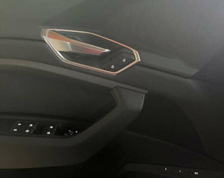 Серый Ауди Q8 e-tron, объемом двигателя 0 л и пробегом 25 тыс. км за 38200 $, фото 17 на Automoto.ua