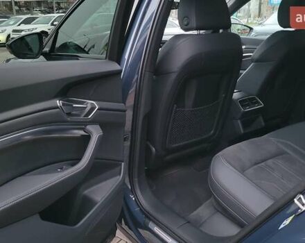 Сірий Ауді Q8 e-tron, об'ємом двигуна 0 л та пробігом 21 тис. км за 48500 $, фото 20 на Automoto.ua