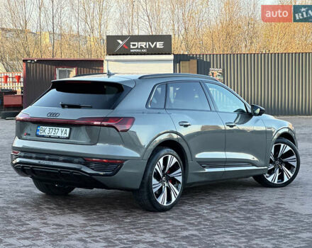 Сірий Ауді Q8 e-tron, об'ємом двигуна 0 л та пробігом 41 тис. км за 64000 $, фото 11 на Automoto.ua
