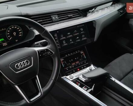 Сірий Ауді Q8 e-tron, об'ємом двигуна 0 л та пробігом 34 тис. км за 65000 $, фото 19 на Automoto.ua