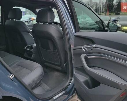 Сірий Ауді Q8 e-tron, об'ємом двигуна 0 л та пробігом 21 тис. км за 48500 $, фото 22 на Automoto.ua