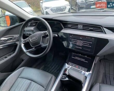 Сірий Ауді Q8 e-tron, об'ємом двигуна 0 л та пробігом 31 тис. км за 42300 $, фото 9 на Automoto.ua