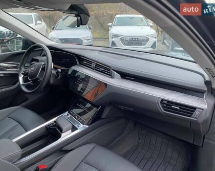Сірий Ауді Q8 e-tron, об'ємом двигуна 0 л та пробігом 31 тис. км за 42300 $, фото 8 на Automoto.ua