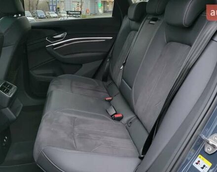 Сірий Ауді Q8 e-tron, об'ємом двигуна 0 л та пробігом 21 тис. км за 48500 $, фото 21 на Automoto.ua
