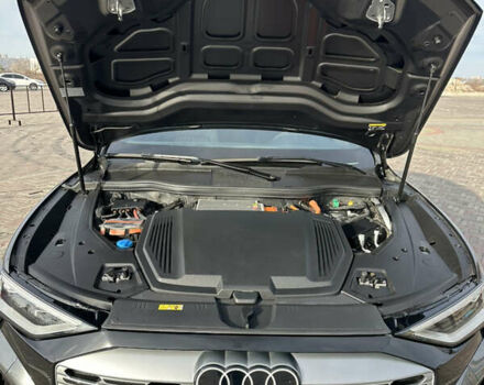Сірий Ауді Q8 e-tron, об'ємом двигуна 0 л та пробігом 16 тис. км за 47500 $, фото 7 на Automoto.ua
