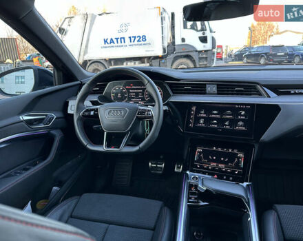 Сірий Ауді Q8 e-tron, об'ємом двигуна 0 л та пробігом 41 тис. км за 64000 $, фото 24 на Automoto.ua