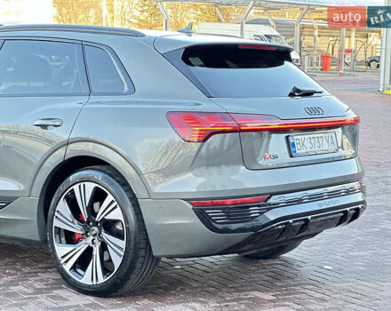 Сірий Ауді Q8 e-tron, об'ємом двигуна 0 л та пробігом 41 тис. км за 64000 $, фото 13 на Automoto.ua