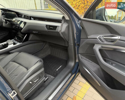 Серый Ауди Q8 e-tron, объемом двигателя 0 л и пробегом 33 тыс. км за 59000 $, фото 10 на Automoto.ua