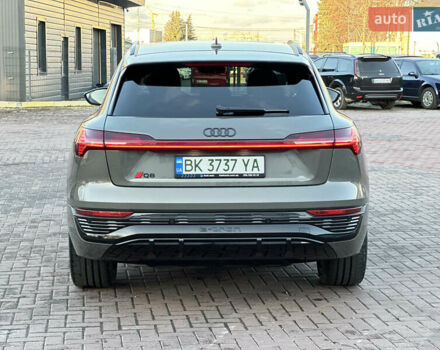 Сірий Ауді Q8 e-tron, об'ємом двигуна 0 л та пробігом 41 тис. км за 64000 $, фото 8 на Automoto.ua