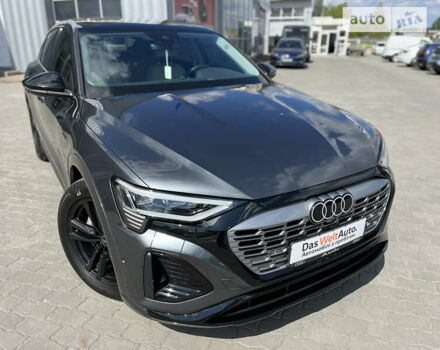 Сірий Ауді Q8 e-tron, об'ємом двигуна 0 л та пробігом 9 тис. км за 67000 $, фото 2 на Automoto.ua