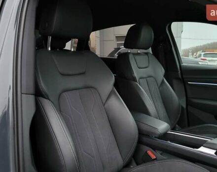 Сірий Ауді Q8 e-tron, об'ємом двигуна 0 л та пробігом 34 тис. км за 65000 $, фото 37 на Automoto.ua