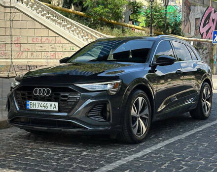 Серый Ауди Q8 e-tron, объемом двигателя 0 л и пробегом 4 тыс. км за 50999 $, фото 11 на Automoto.ua
