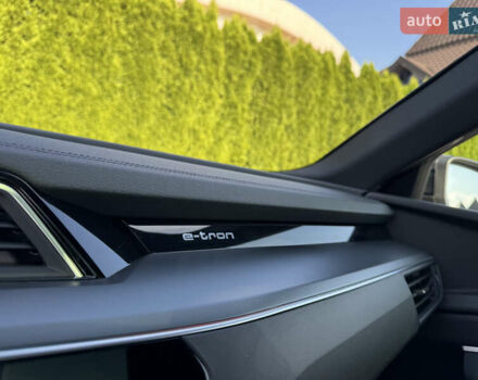 Сірий Ауді Q8 e-tron, об'ємом двигуна 0 л та пробігом 44 тис. км за 48900 $, фото 73 на Automoto.ua