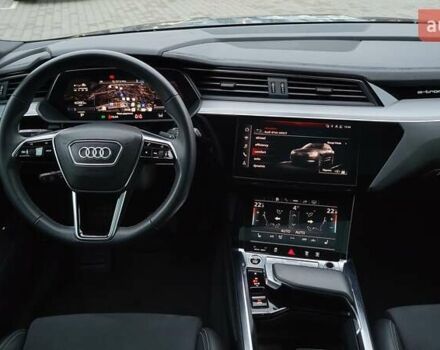 Сірий Ауді Q8 e-tron, об'ємом двигуна 0 л та пробігом 21 тис. км за 48500 $, фото 27 на Automoto.ua