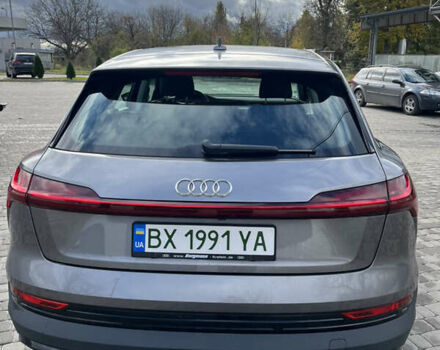 Серый Ауди Q8 e-tron, объемом двигателя 0 л и пробегом 25 тыс. км за 38200 $, фото 7 на Automoto.ua