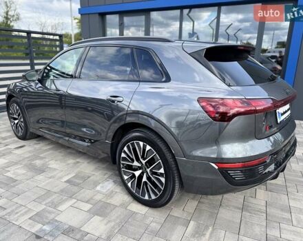 Сірий Ауді Q8 e-tron, об'ємом двигуна 0 л та пробігом 22 тис. км за 59000 $, фото 10 на Automoto.ua
