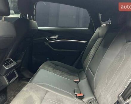 Сірий Ауді Q8 e-tron, об'ємом двигуна 0 л та пробігом 26 тис. км за 69500 $, фото 23 на Automoto.ua