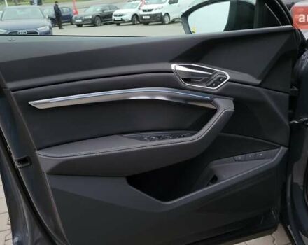 Сірий Ауді Q8 e-tron, об'ємом двигуна 0 л та пробігом 34 тис. км за 65000 $, фото 23 на Automoto.ua