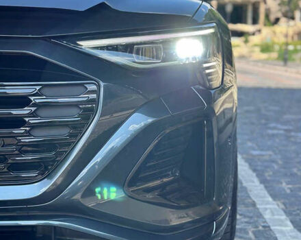 Серый Ауди Q8 e-tron, объемом двигателя 0 л и пробегом 4 тыс. км за 50999 $, фото 19 на Automoto.ua