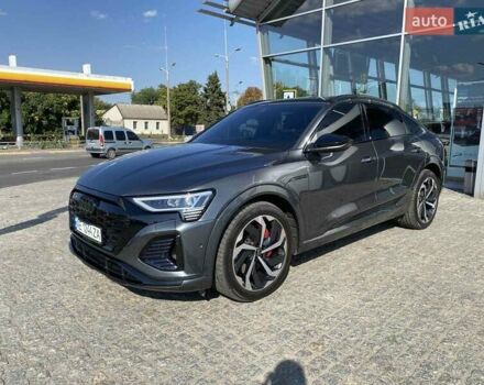 Серый Ауди Q8 e-tron, объемом двигателя 0 л и пробегом 35 тыс. км за 69900 $, фото 3 на Automoto.ua