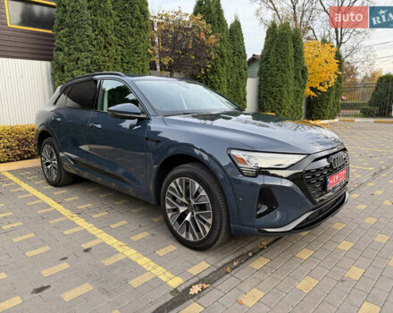 Серый Ауди Q8 e-tron, объемом двигателя 0 л и пробегом 33 тыс. км за 59000 $, фото 3 на Automoto.ua