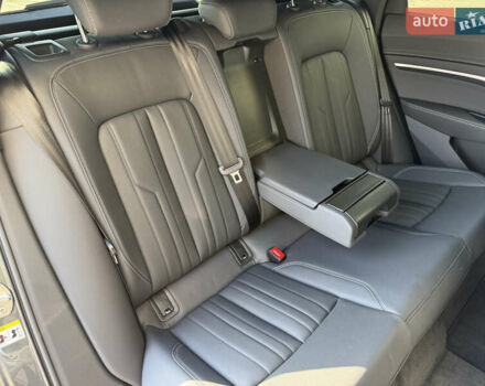 Сірий Ауді Q8 e-tron, об'ємом двигуна 0 л та пробігом 40 тис. км за 57900 $, фото 33 на Automoto.ua