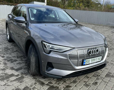 Серый Ауди Q8 e-tron, объемом двигателя 0 л и пробегом 25 тыс. км за 38200 $, фото 1 на Automoto.ua