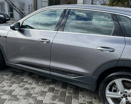 Серый Ауди Q8 e-tron, объемом двигателя 0 л и пробегом 25 тыс. км за 38200 $, фото 9 на Automoto.ua