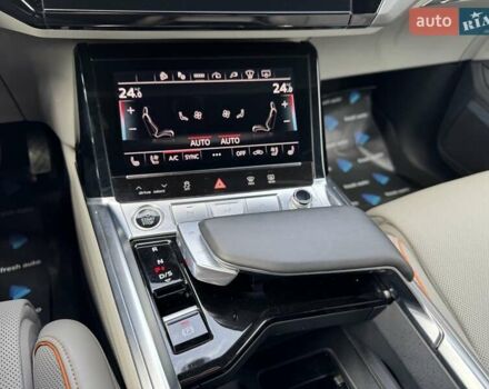 Сірий Ауді Q8 e-tron, об'ємом двигуна 0 л та пробігом 22 тис. км за 59000 $, фото 29 на Automoto.ua