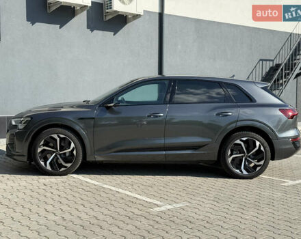 Сірий Ауді Q8 e-tron, об'ємом двигуна 0 л та пробігом 40 тис. км за 57900 $, фото 10 на Automoto.ua